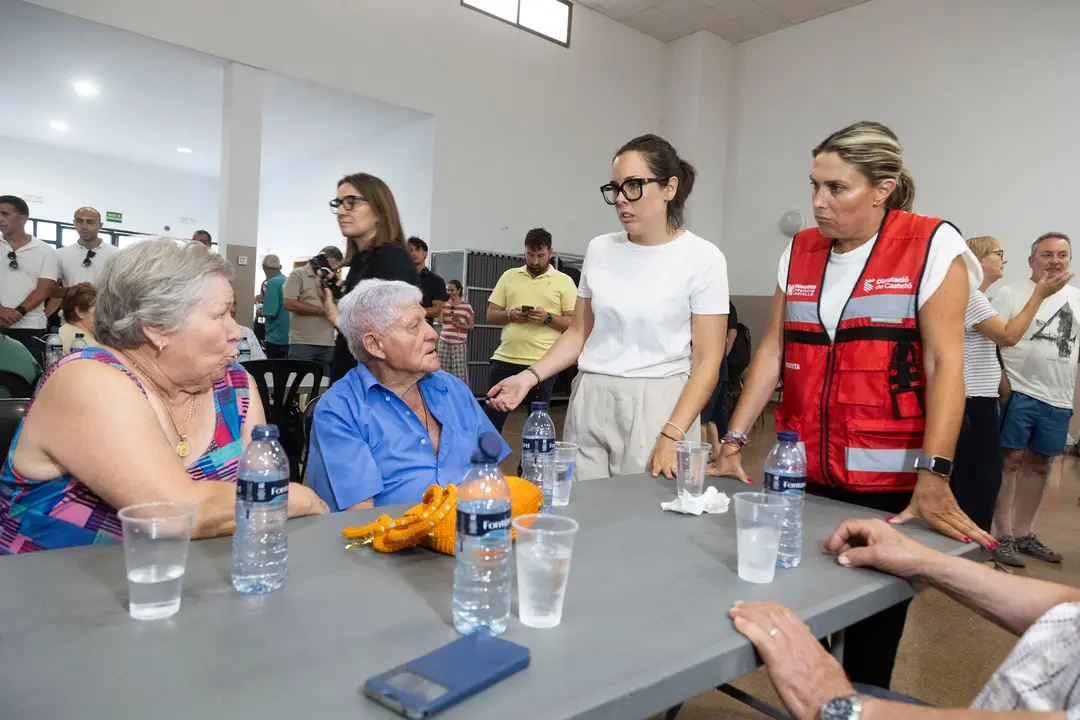Sal&oacute;n Sociocultural habilitado para los desalojados por el incendio de Soneja. | Europa Press