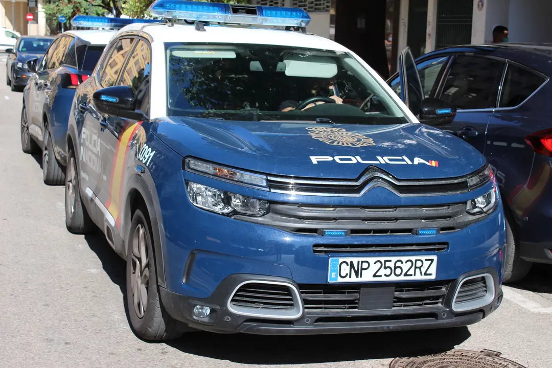 Veh&iacute;culo de la Polic&iacute;a Nacional en Val&egrave;ncia. | Europa Press