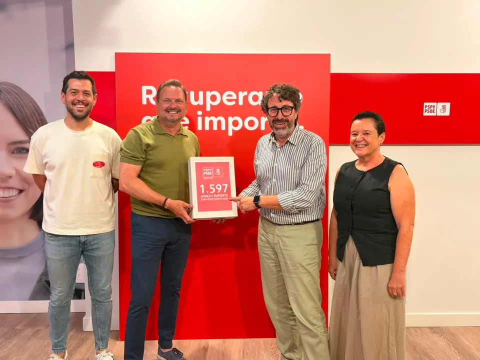 El secretario de Organizaci&oacute;n del PSPV-PSOE, Vicent Mascarell, junto a los representantes de las agrupaciones socialistas de Horta Nord y la Vega Baja. | Europa Press