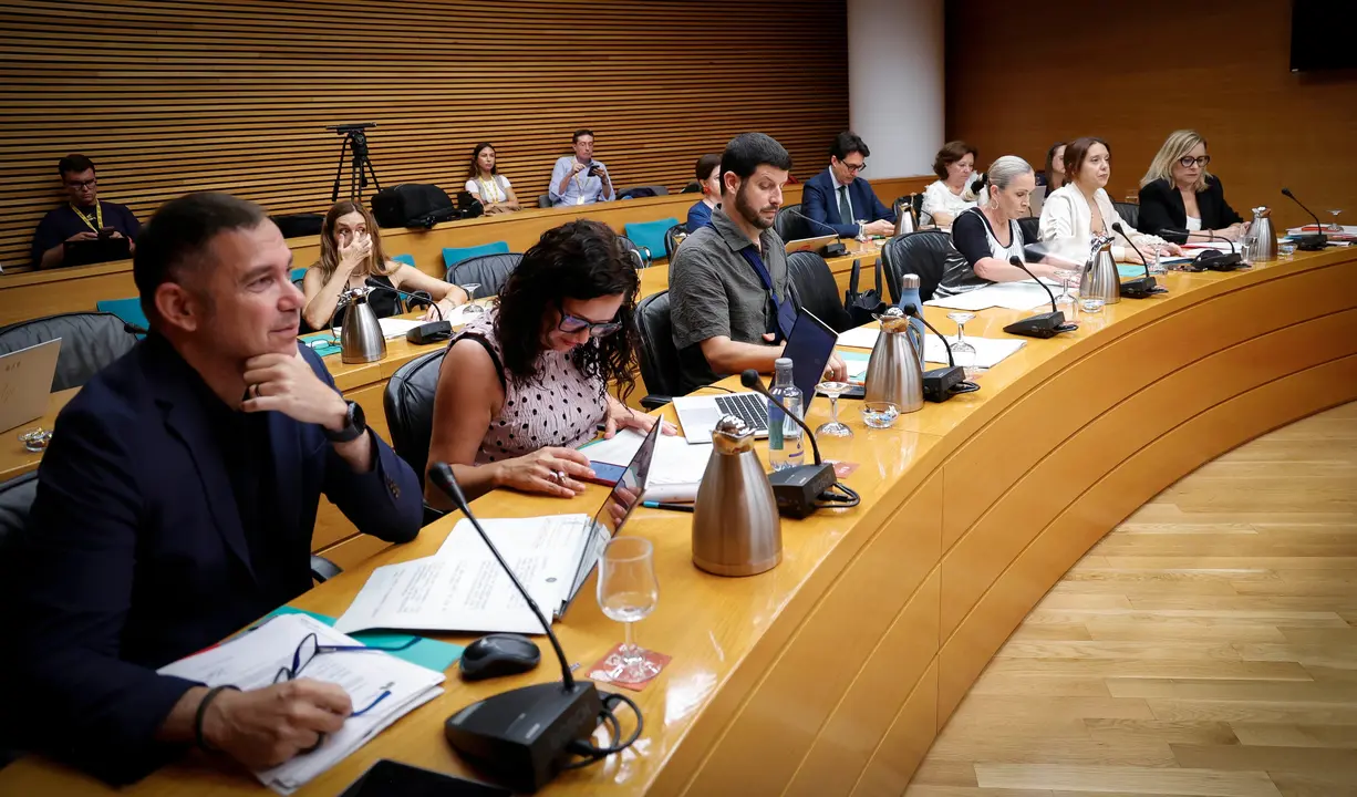 Primeras votaciones de las enmiendas parciales al proyecto de ley de presupuestos de la Generalitat para 2026 este lunes en la comisi&oacute;n de Econom&iacute;a, Presupuestos y Hacienda de Les Corts. | Europa Press