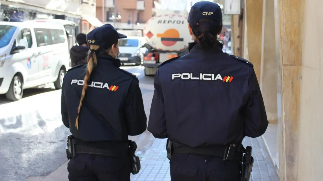 Agentes de la Policia Nacional. - cnp