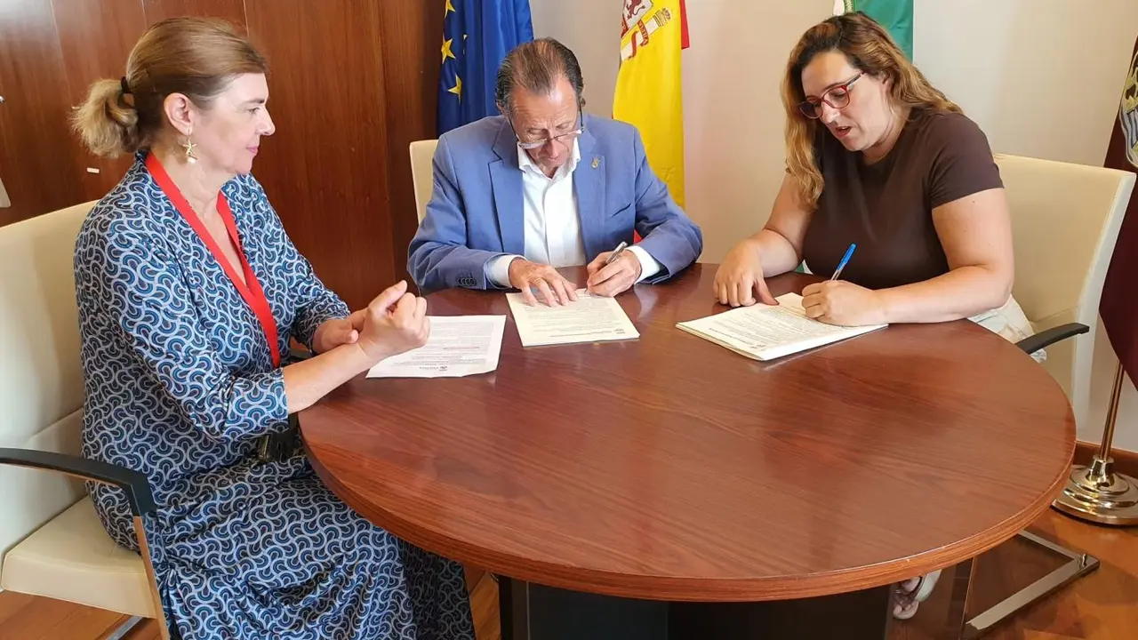 La firma del convenio. - A.I.