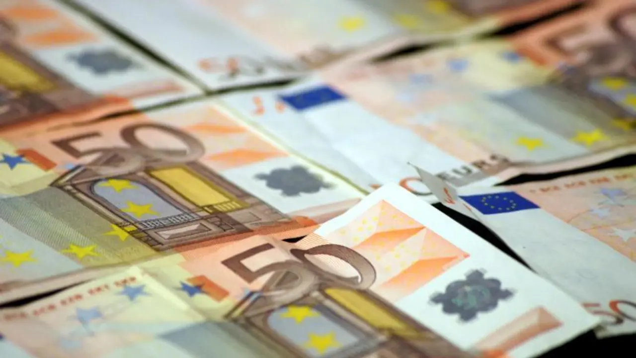 Dinero. - 