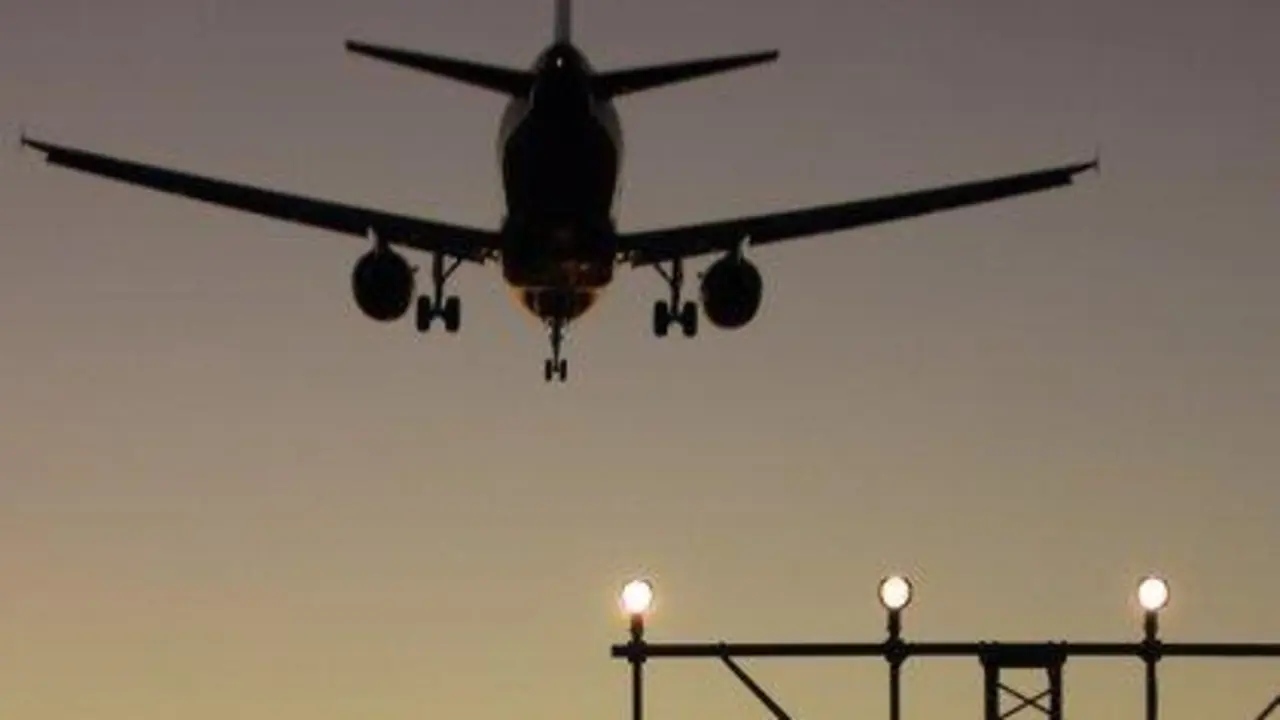 Foto de archivo de un avi&oacute;n. - EUROPA PRESS