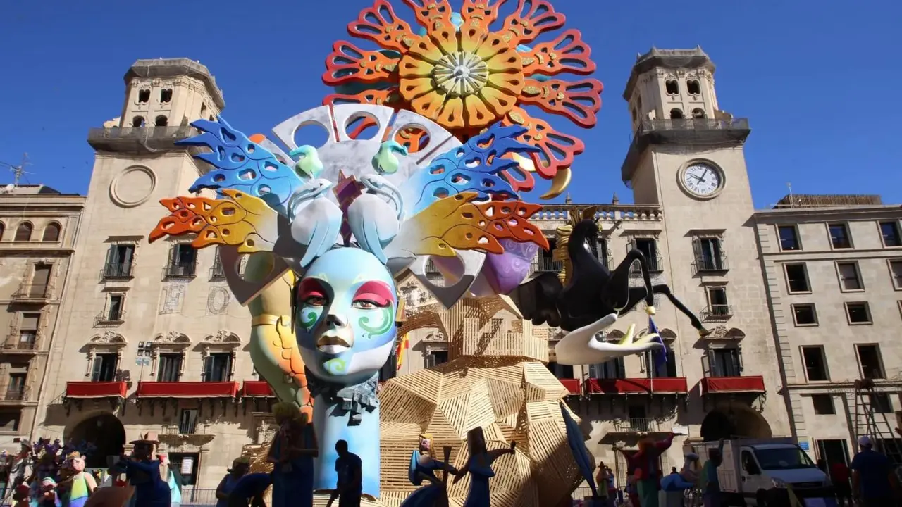 Hogueras de Alicante. - Alicante Turismo