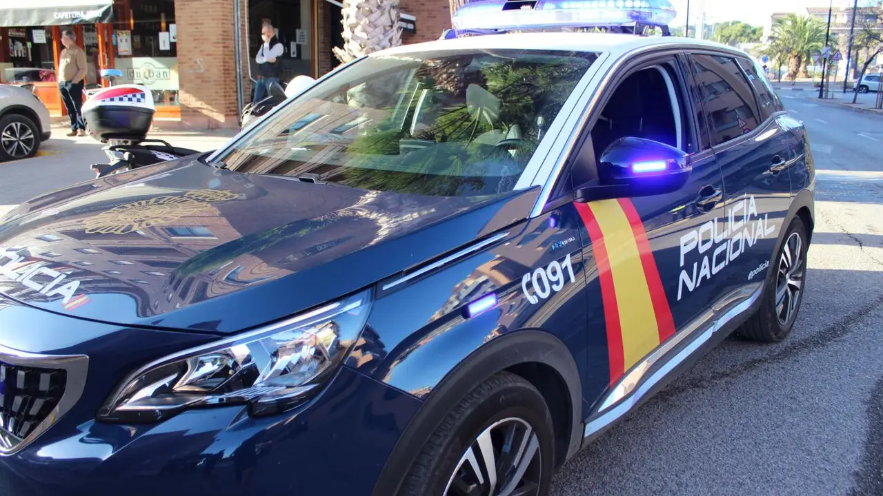 Veh&iacute;culo policial. - CNP