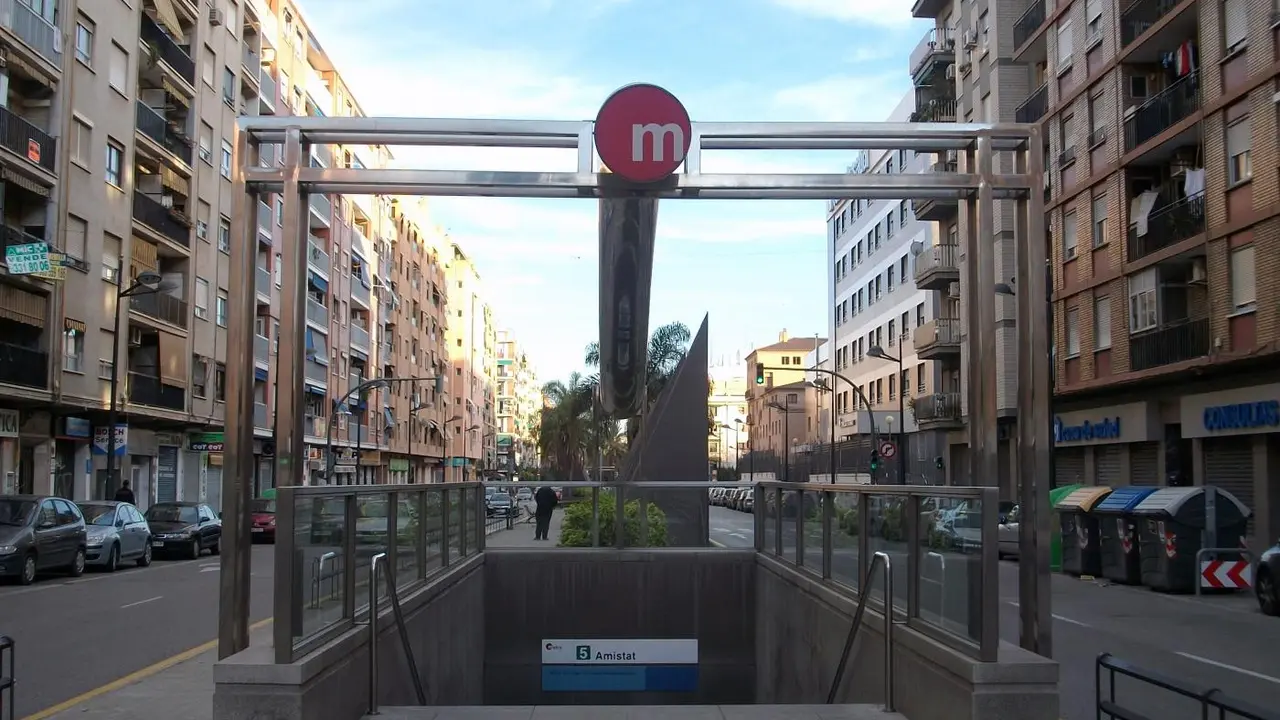 Acceso a una parada. | Metrovalencia