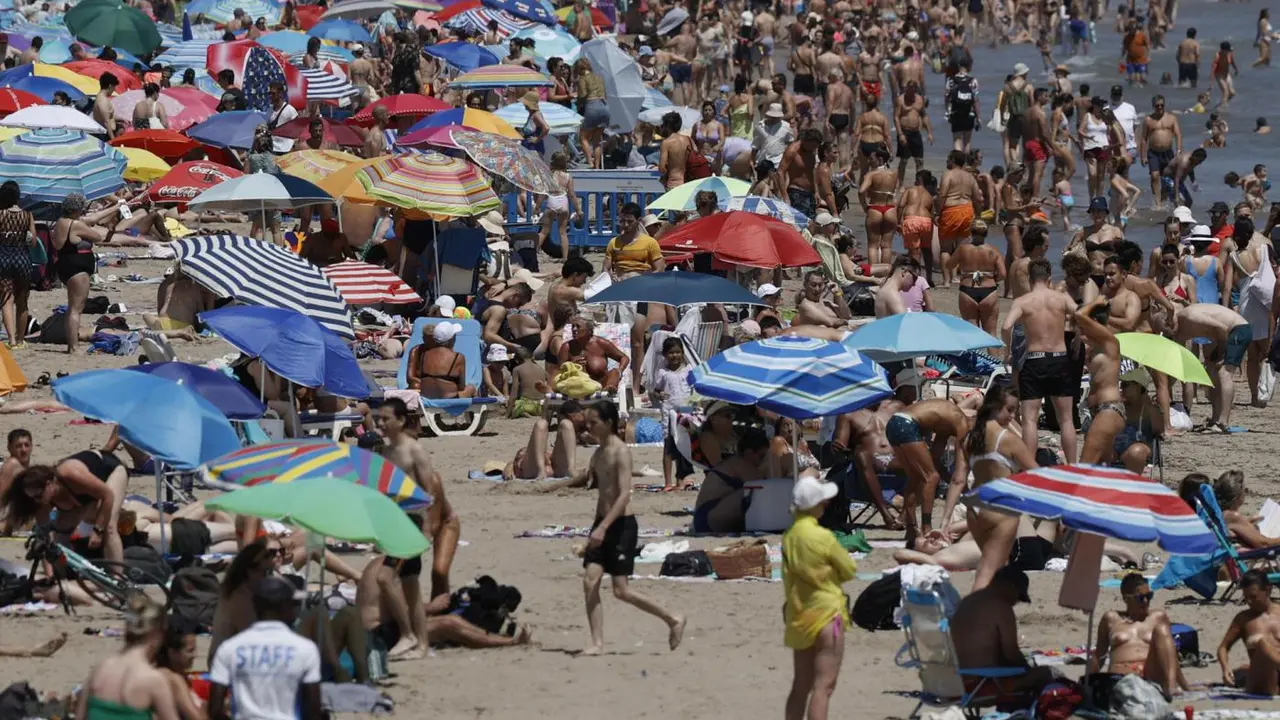 Playa de la Malvarrosa en Valencia. - EFE/ Kai Forsterling