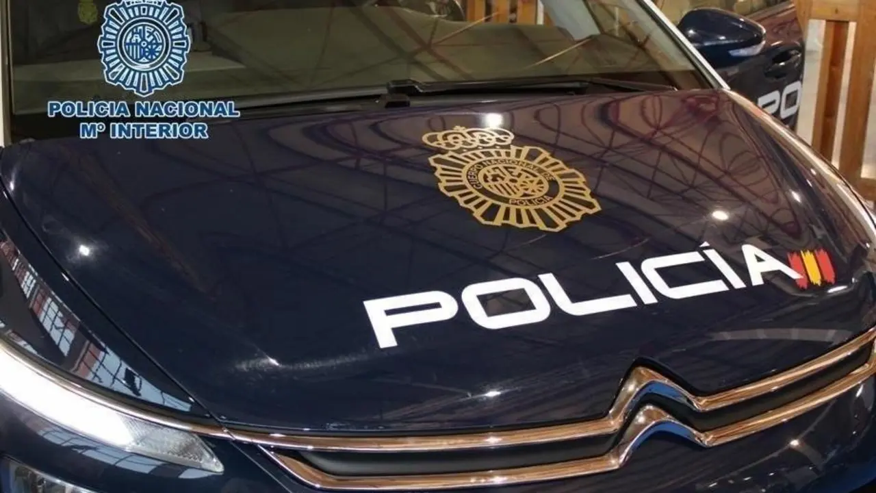 Polic&iacute;a Nacional. - EP