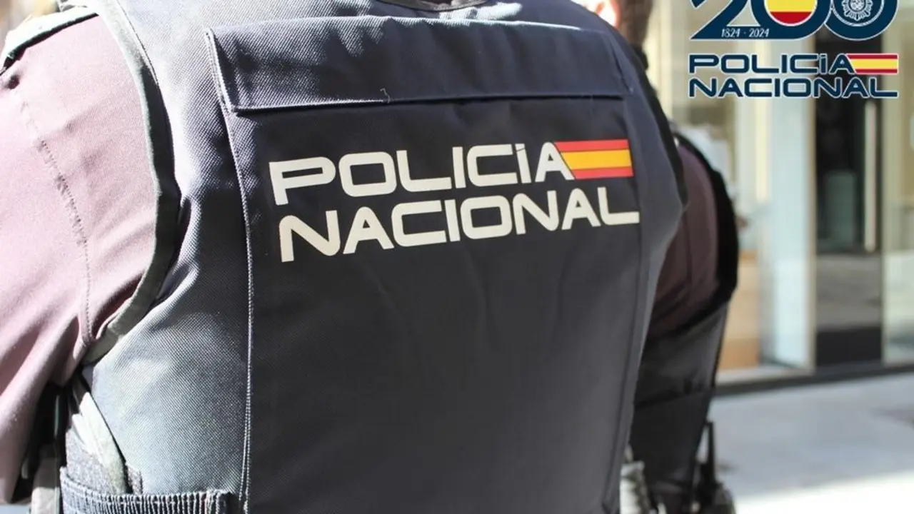 Polic&iacute;a Nacional. - EP