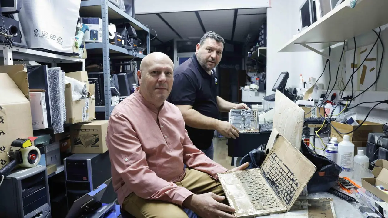 Carlos Bermell (i), y Arseny Aparicio. - EFE/ Ana Escobar