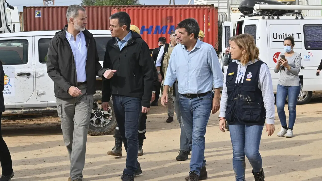 El Rey, Pedro S&aacute;nchez, Carlos Maz&oacute;n y Pilar Bernab&eacute;. - Borja Puig de la Bellacasa/EFE