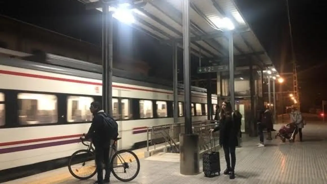 Imagen de una estaci&oacute;n de Cercan&iacute;as de Renfe - COMPROM&Iacute;S