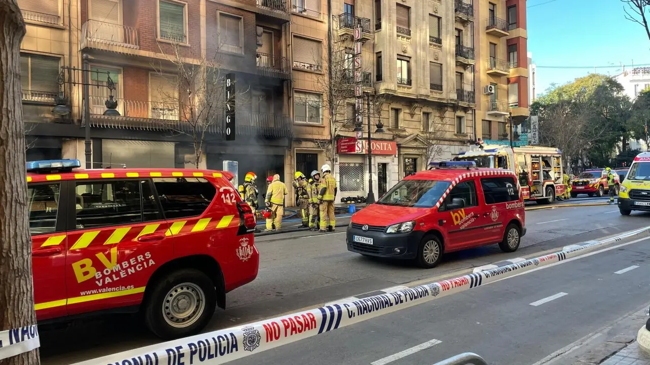 Los bomberos contin&uacute;an los trabajos - AYUNTAMIENTO VAL&Egrave;NCIA