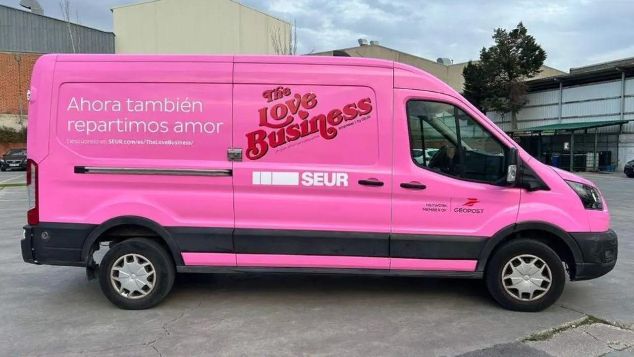 Furgoneta de SEUR 'Love Business'. - SEUR