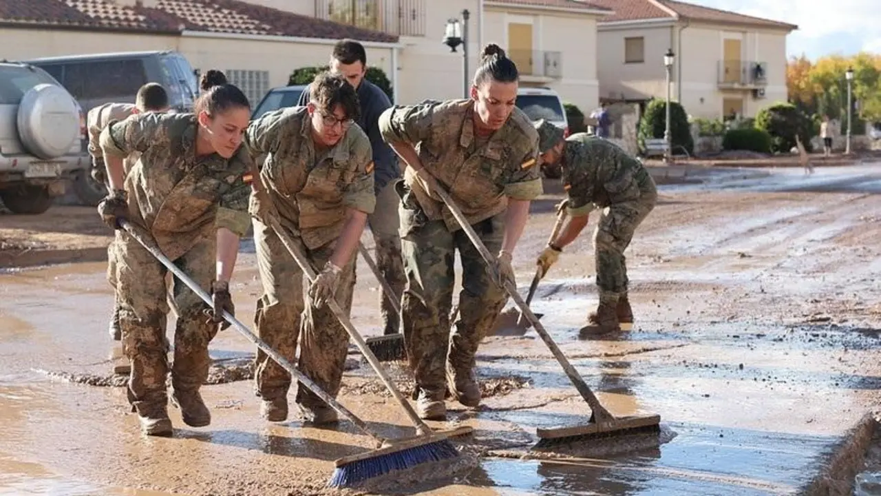 Militares en la zona de la dana en Valencia. - Ministerio de Defensa