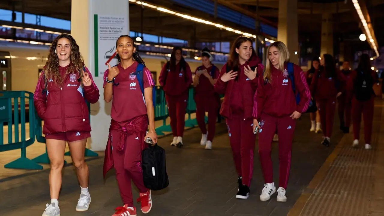 Llegada de la selecci&oacute;n a Valencia. - @SEFutbolFem / X