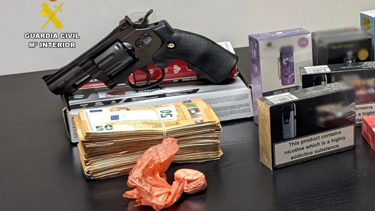 Desmantelados varios puntos de venta de vapers de contrabando - Guardia Civil