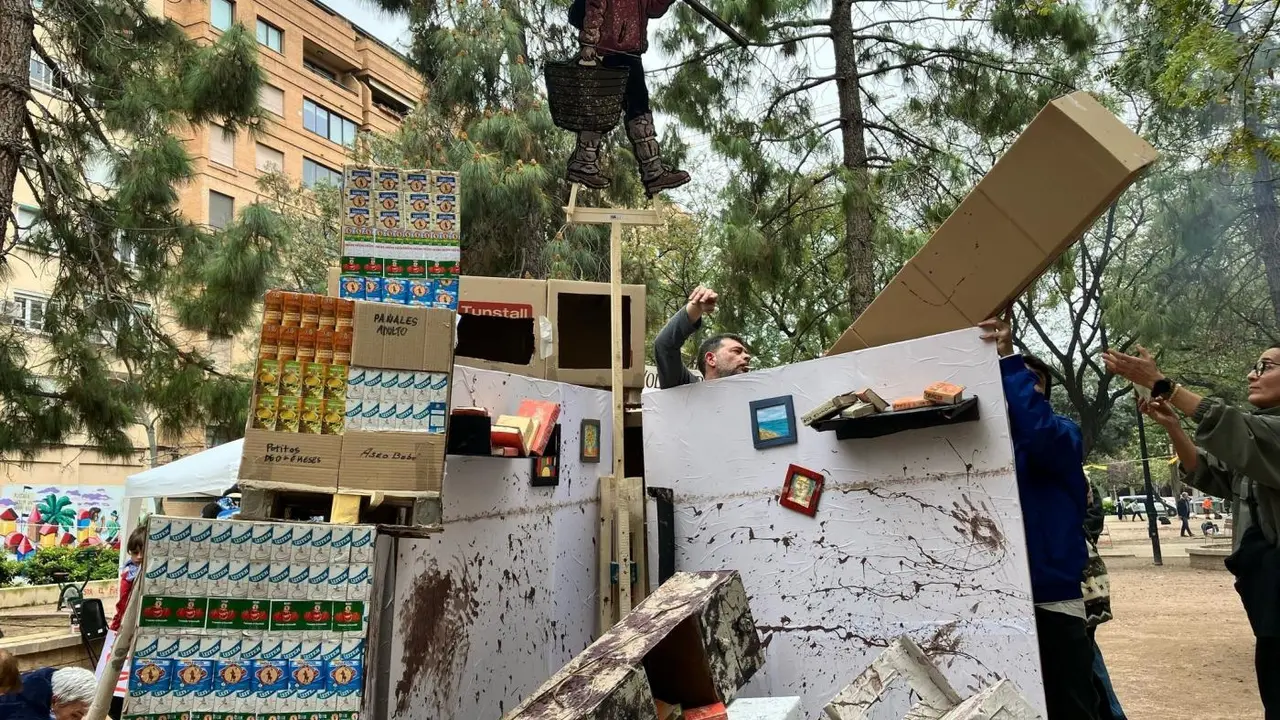 Una falla con m&aacute;s de 30 objetos donados - EUROPA PRESS