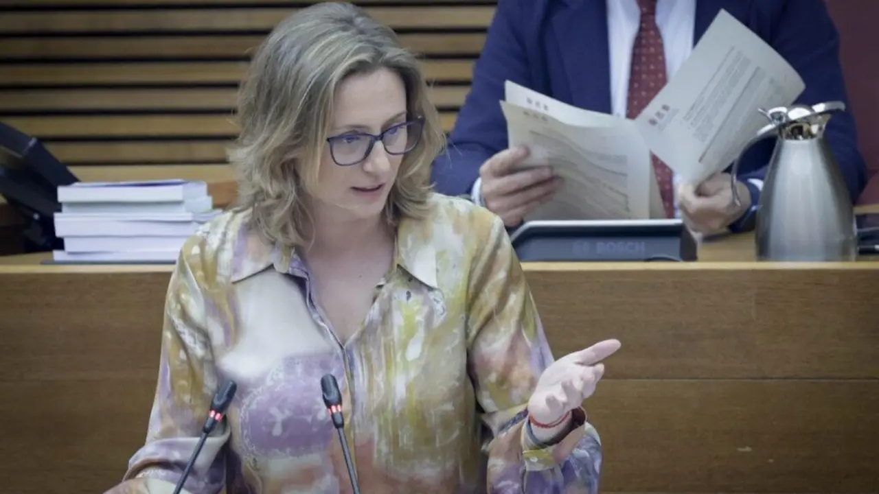 La s&iacute;ndica adjunta del Grupo Parlamentario Popular - JOS&Eacute; CU&Eacute;LLAR / CORTS VALENCIANES