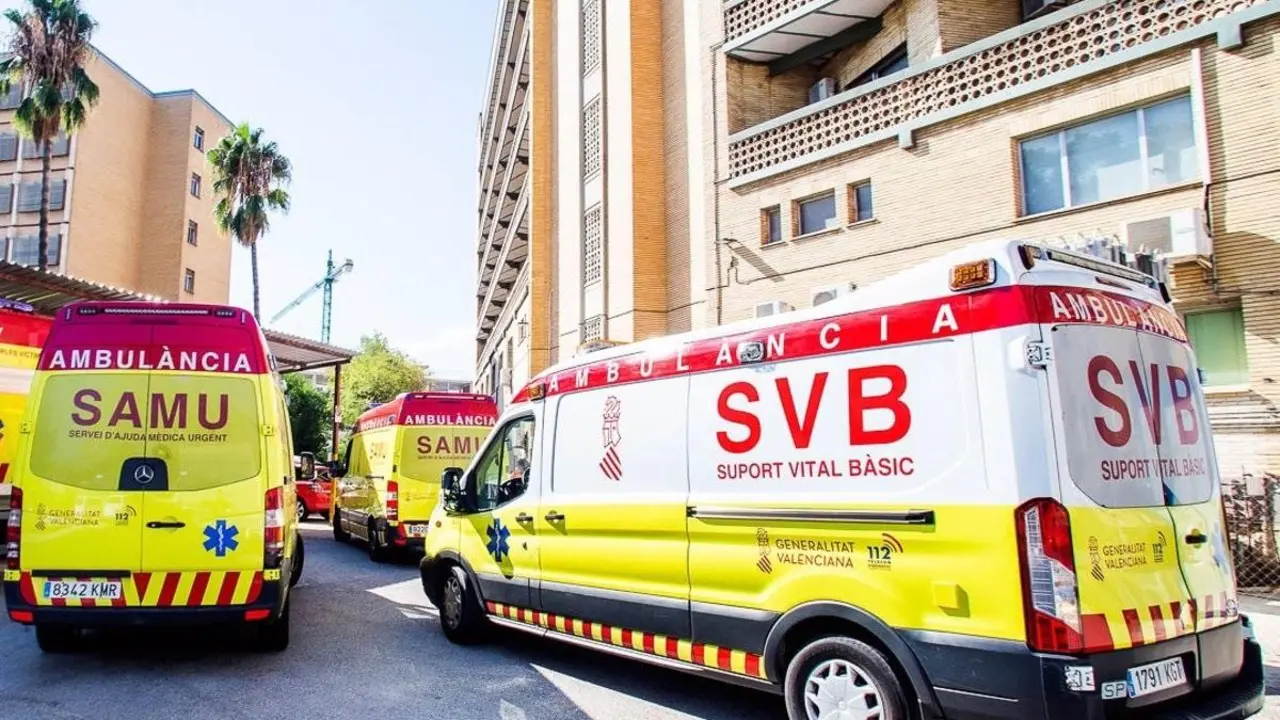 Ambulancias del SAMU y SVB. - Europa Press