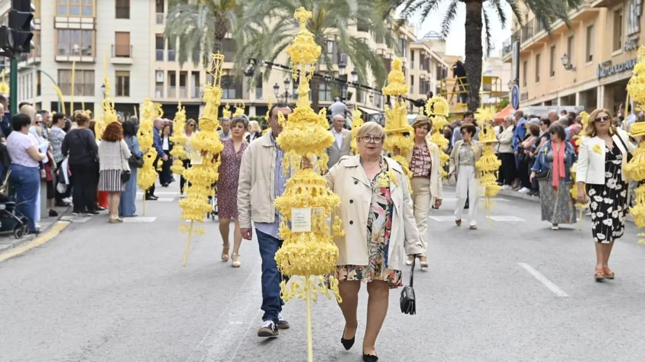 Cerca de 70.000 ilicitanos celebran con palmas blancas - AYUNTAMIENTO DE ELCHE