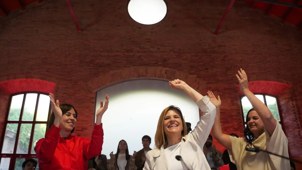 Pilar Bernab&eacute; (c). - EP