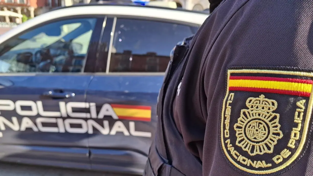 Polic&iacute;a Nacional. - EP
