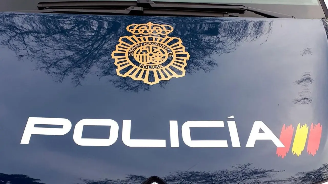 Polic&iacute;a Nacional. - EP