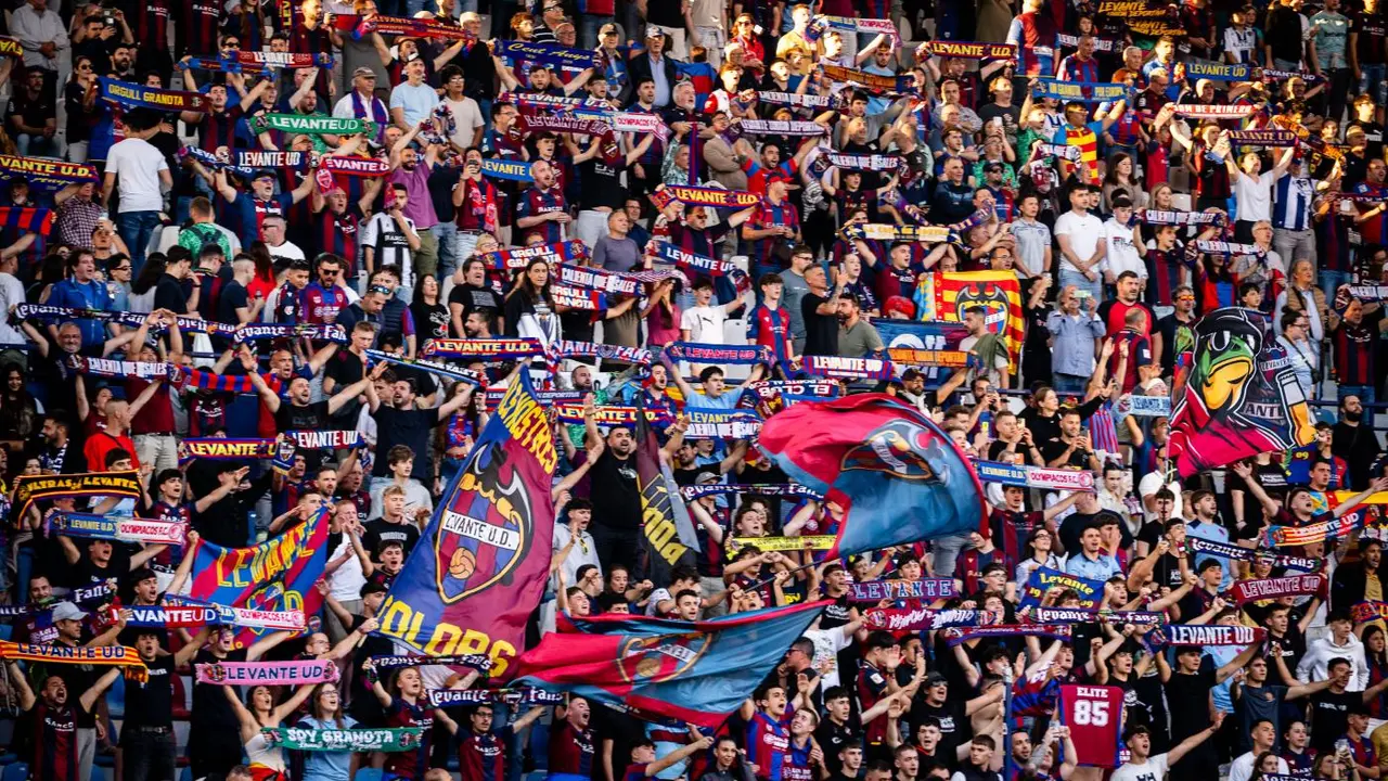 Afici&oacute;n del Levante en el duelo ante el Albacete. - @LevanteUD / X