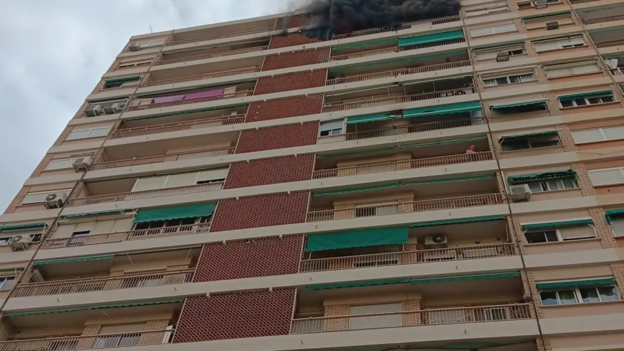 Bomberos dan por controlado un incendio en un edificio en Campanar - AYUNTAMIENTO DE VALENCIA