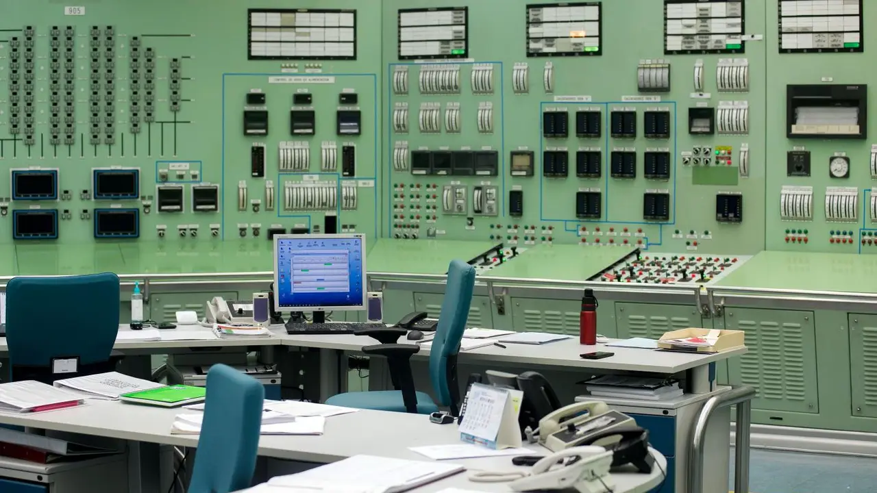 Sala de control de la central nuclear de Santa Mar&iacute;a de Garo&ntilde;a. - Europa Press.