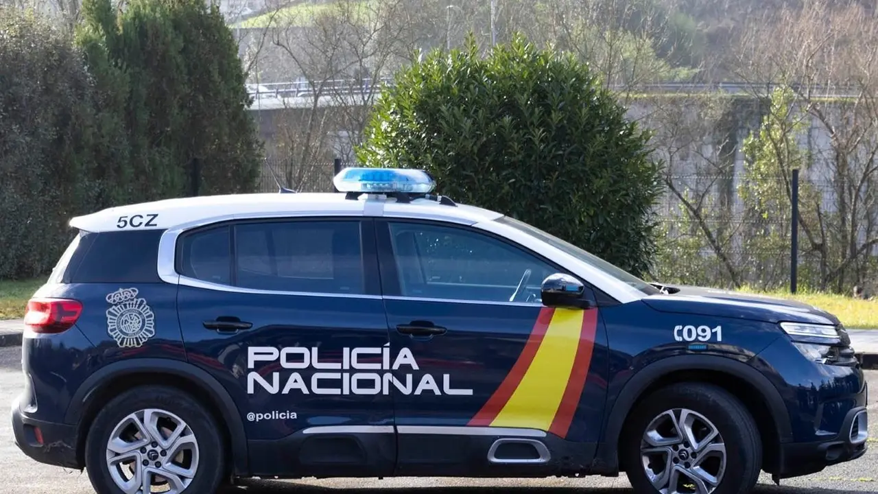 Polic&iacute;a Nacional. - EP