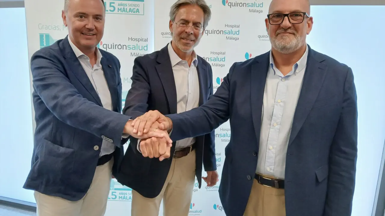 Quir&oacute;nsalud, proveedor m&eacute;dico Trops M&aacute;laga Balonmano (izqda-derecha G&oacute;mez, Urda y Camas). | Quir&oacute;nsalud