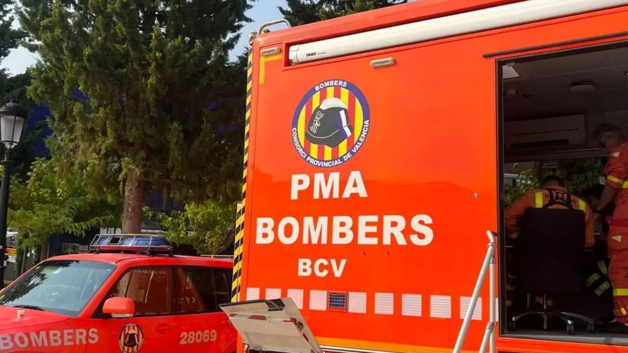 Puesto de mando del incendio de Teresa de Cofrentes. | Europa Press.