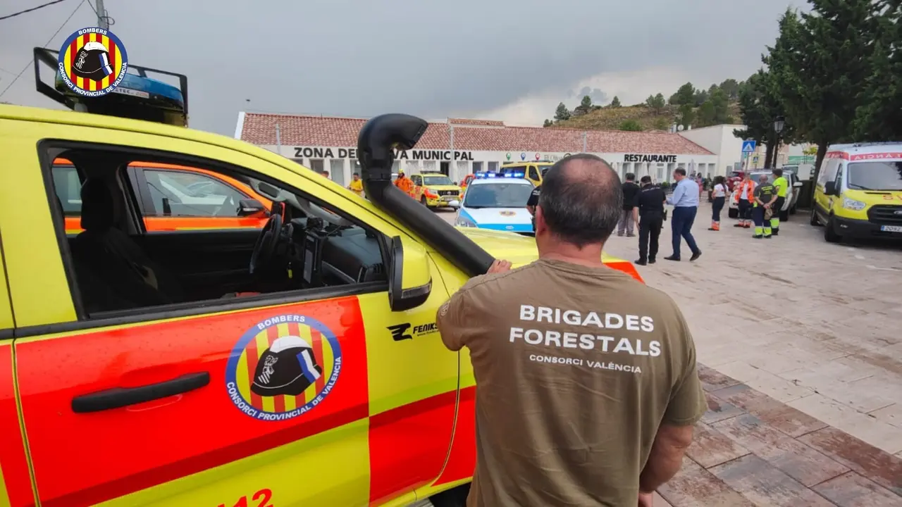 Dispositivo de extinci&oacute;n del incendio de Teresa de Cofrentes | Consorcio Provincial de Bomberos
