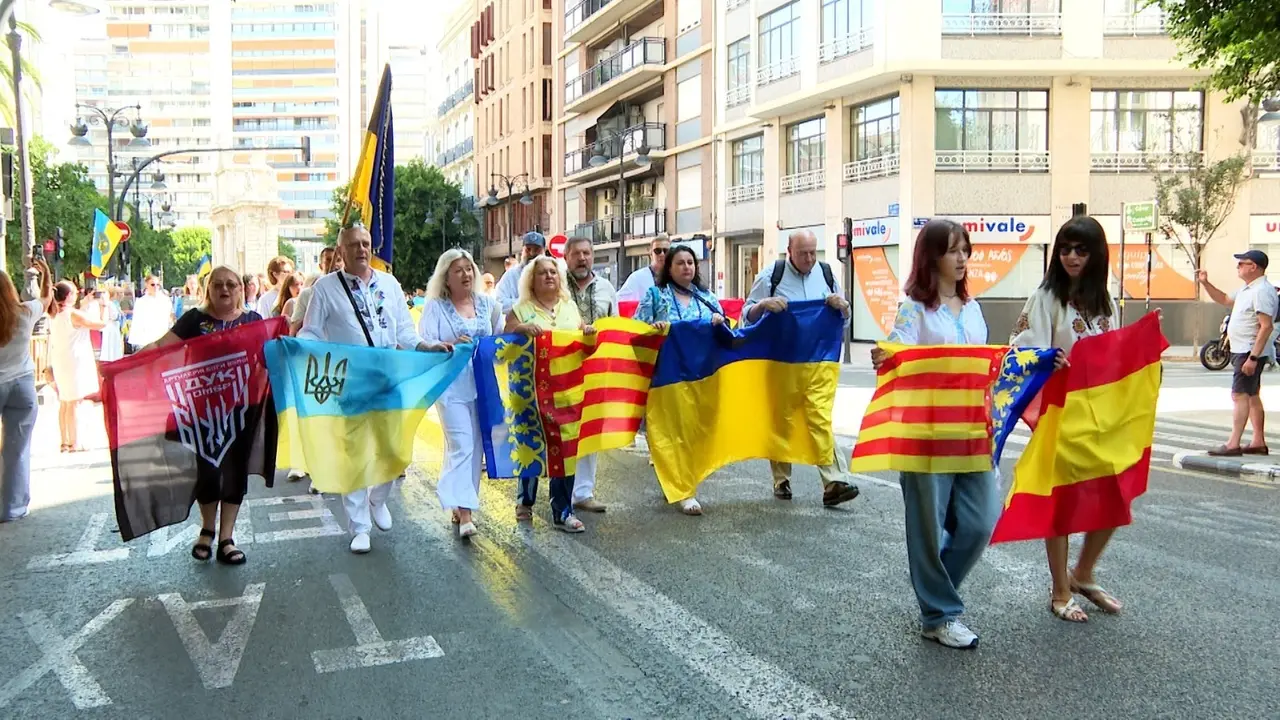 Una manifestaci&oacute;n en Val&egrave;ncia pide "m&aacute;s sanciones a Rusia" y clama por la paz en el D&iacute;a de la Independencia de Ucrania | EUROPA PRESS TELEVISI&Oacute;N