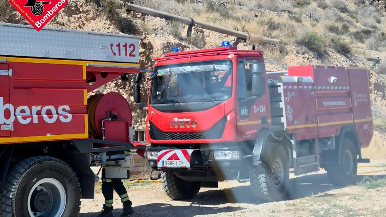 Efectivos desplazados al incendio. | Europa Press.