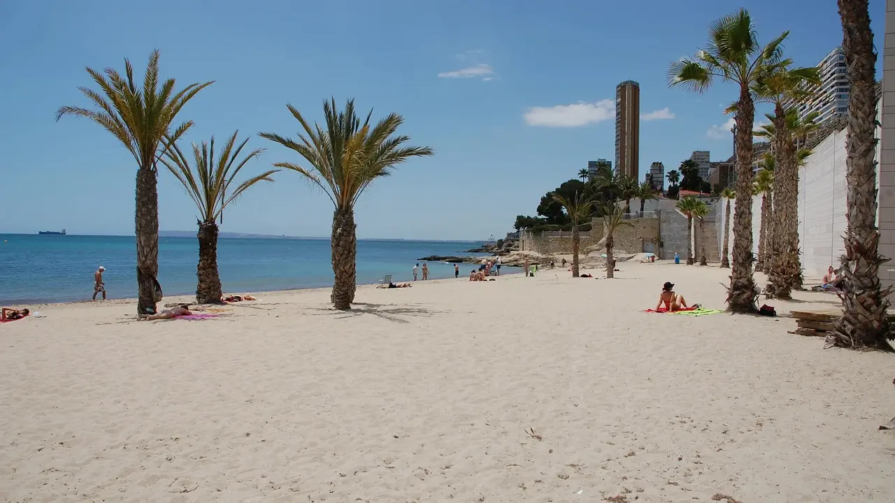 Playa de la Albufereta en Alicante. | Europa Press.