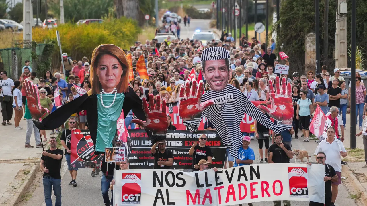 Dos manifestaciones salen de Paiporta y Val&egrave;ncia para "dejar claro y patente" que exigen dimisi&oacute;n de Maz&oacute;n tras dana | JORGE GIL - EUROPA PRESS