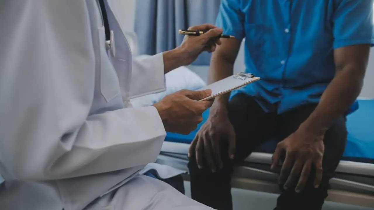 M&eacute;dico en consulta. | 123RF/armmypicca