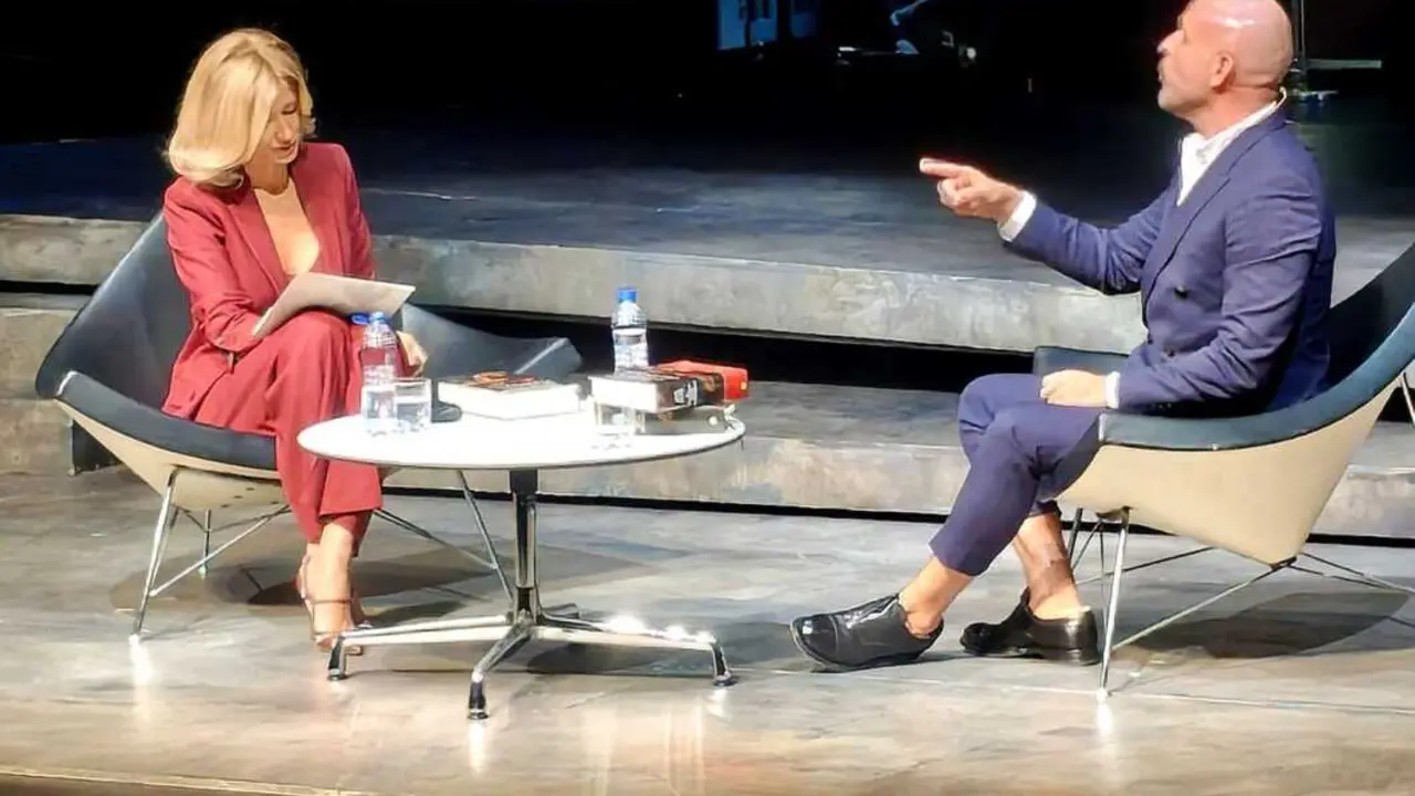 Jaime de los Santos en la presentaci&oacute;n de su libro. | Servimedia