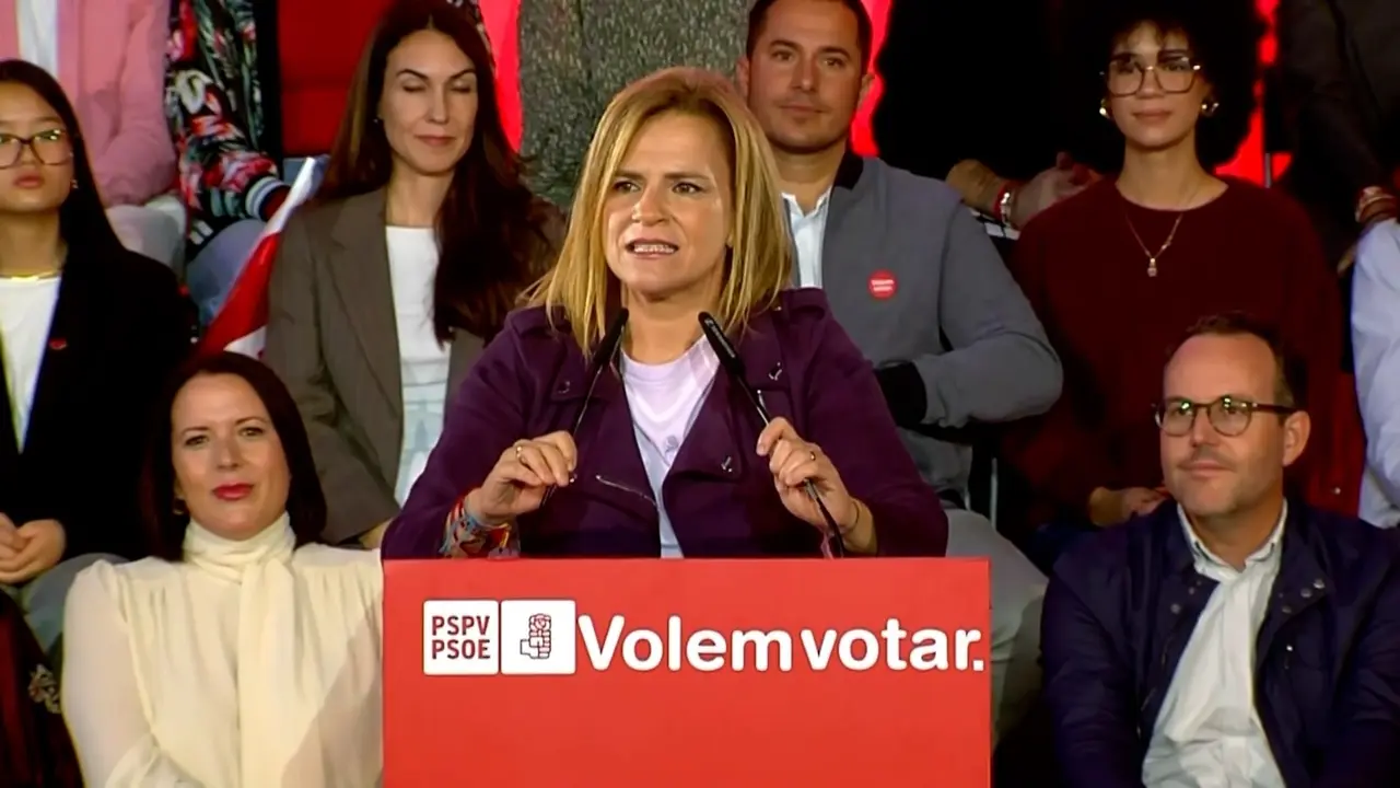 La secretaria general de los socialistas en la ciudad de Val&egrave;ncia y secretaria de Igualdad del PSOE, Pilar Bernab&eacute;, en el acto 'Volem votar' | EUROPA PRESS