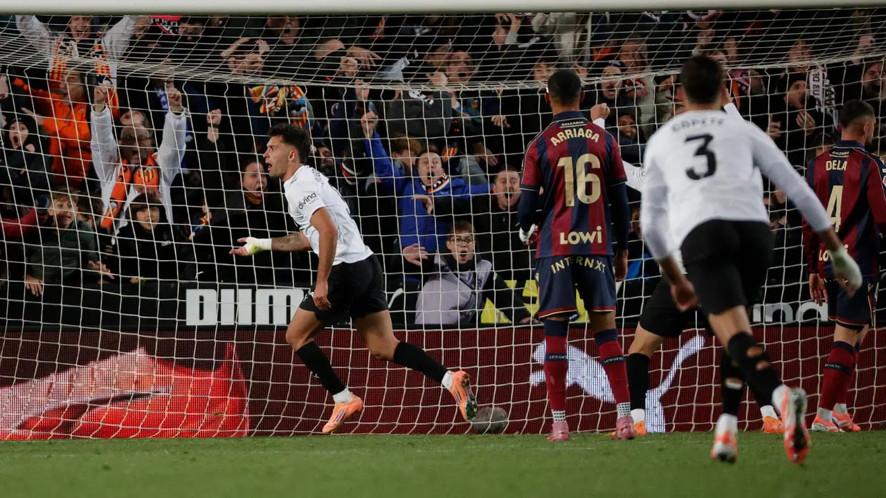 Gol del Valencia. | EFE