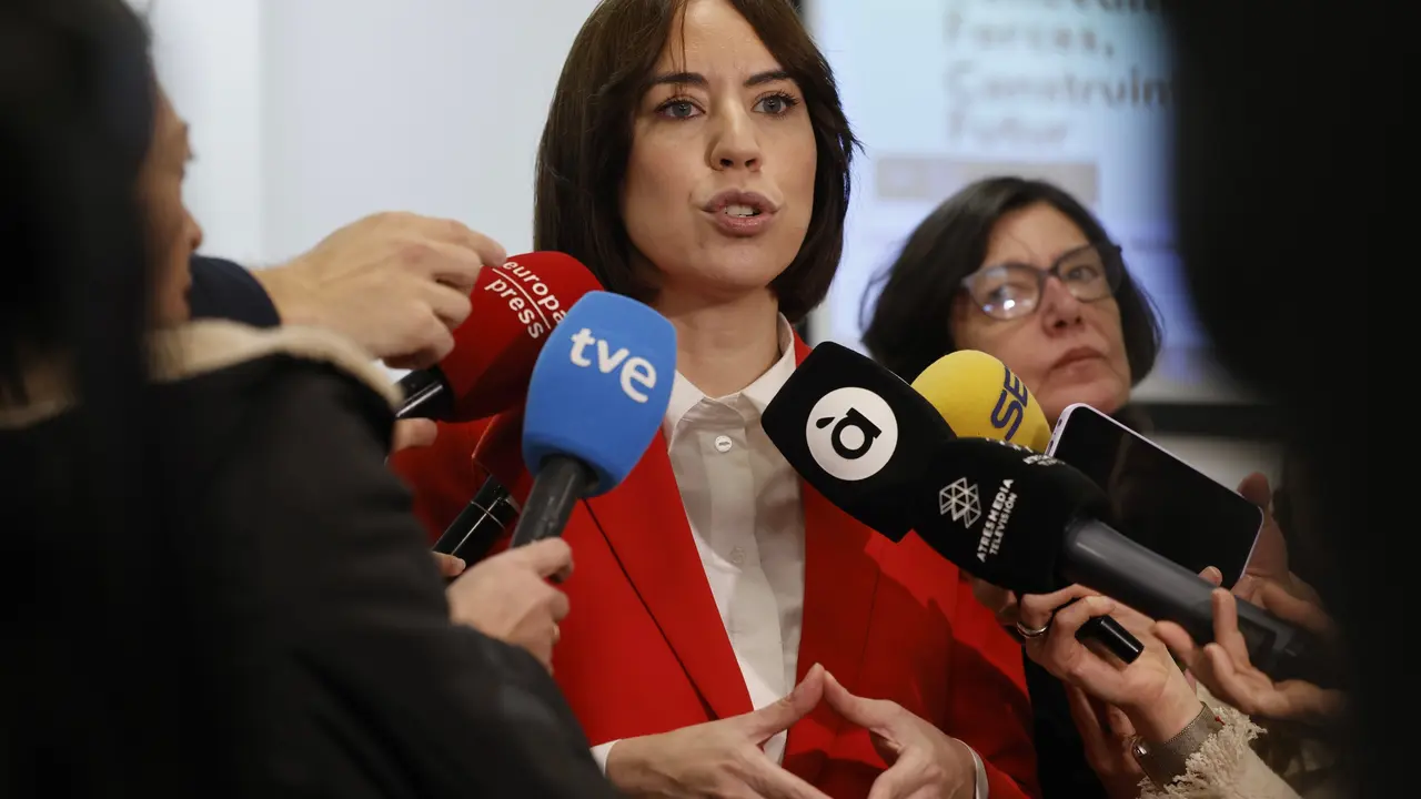 La ministra de Ciencia, Innovaci&oacute;n y Universidades, Diana Morant, atiende a los medios en el X Congreso Nacional de UGT PV | ROBER SOLSONA - EUROPA PRESS