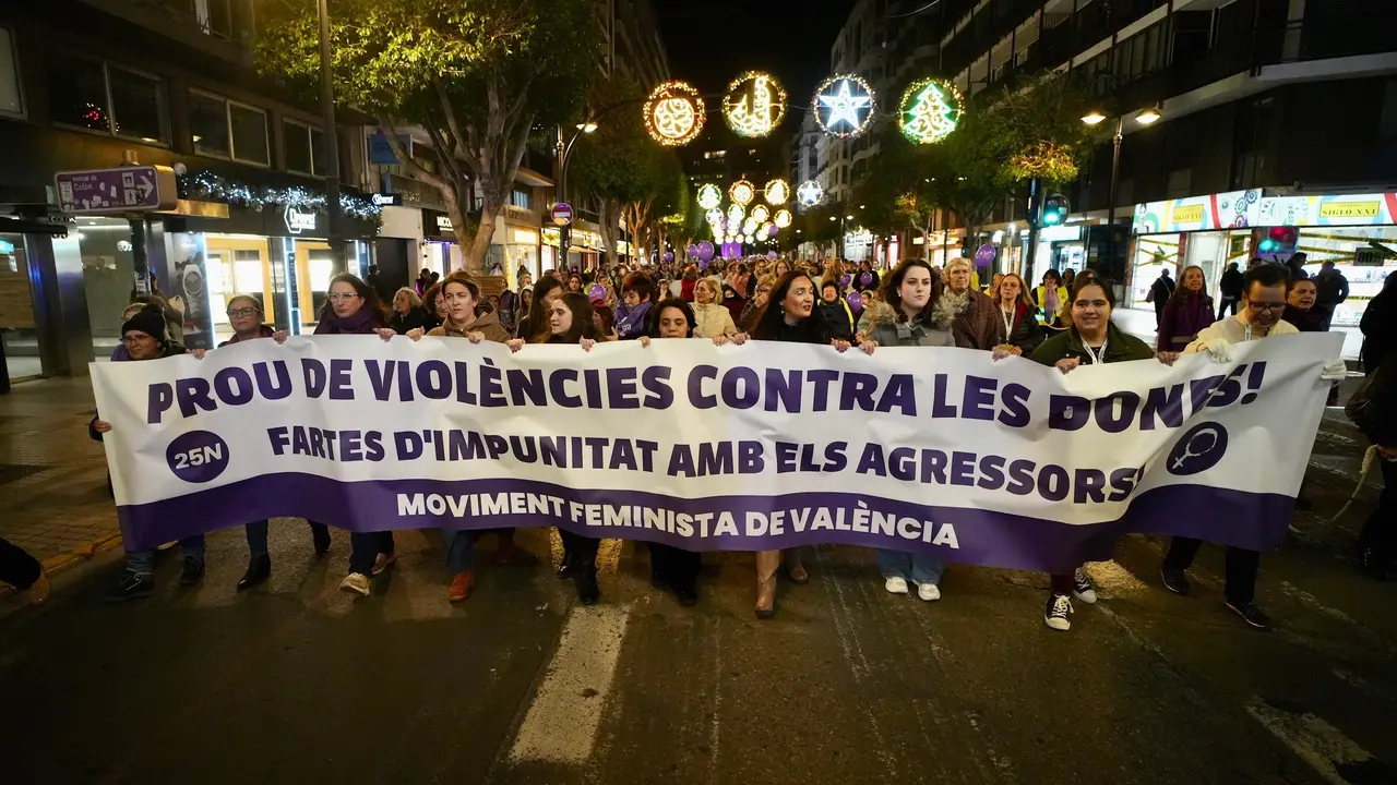 Imagen de la manifesatci&oacute;n con motivo del 25N en Val&egrave;ncia
- EDUARDO MANZANA / EUROPA PRESS
