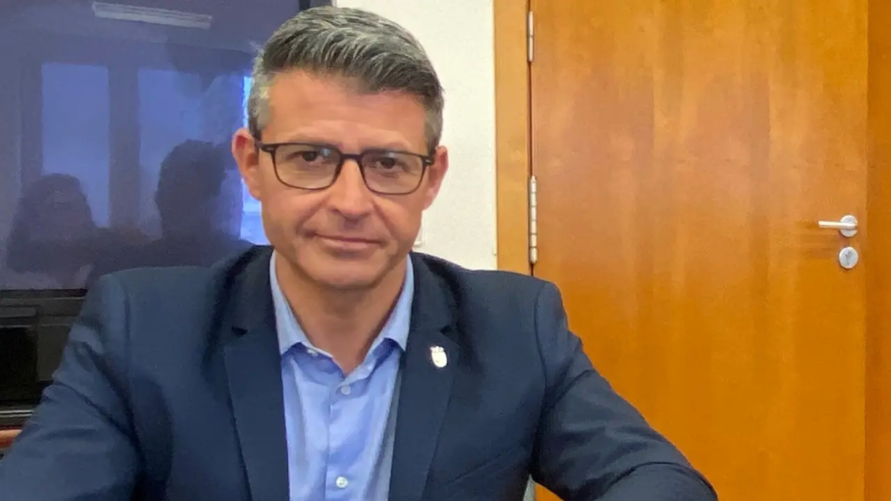 El propio Toni Gonz&aacute;lez anunci&oacute; el s&aacute;bado que renuncia a todos sus cargos org&aacute;nicos y ha solicitado la suspensi&oacute;n de su militancia en el partido | GVA