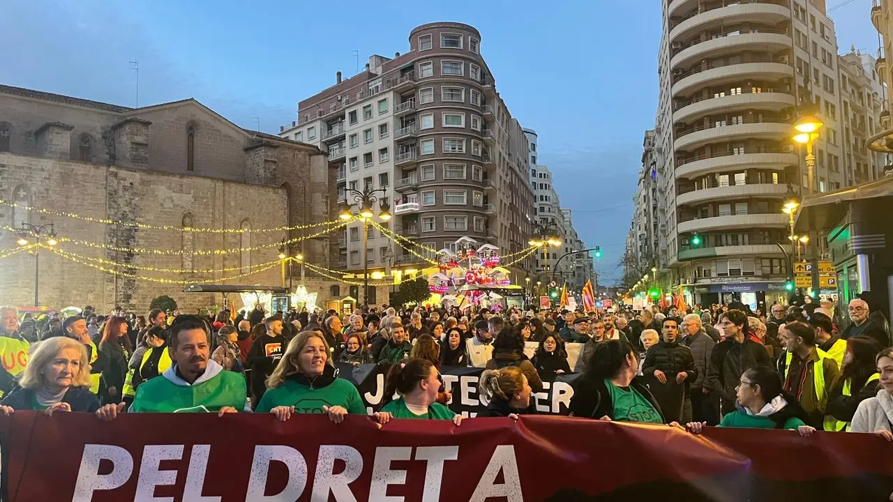 Manifestantes reclaman el derecho a la vivienda en Val&egrave;ncia | EUROPA PRESS