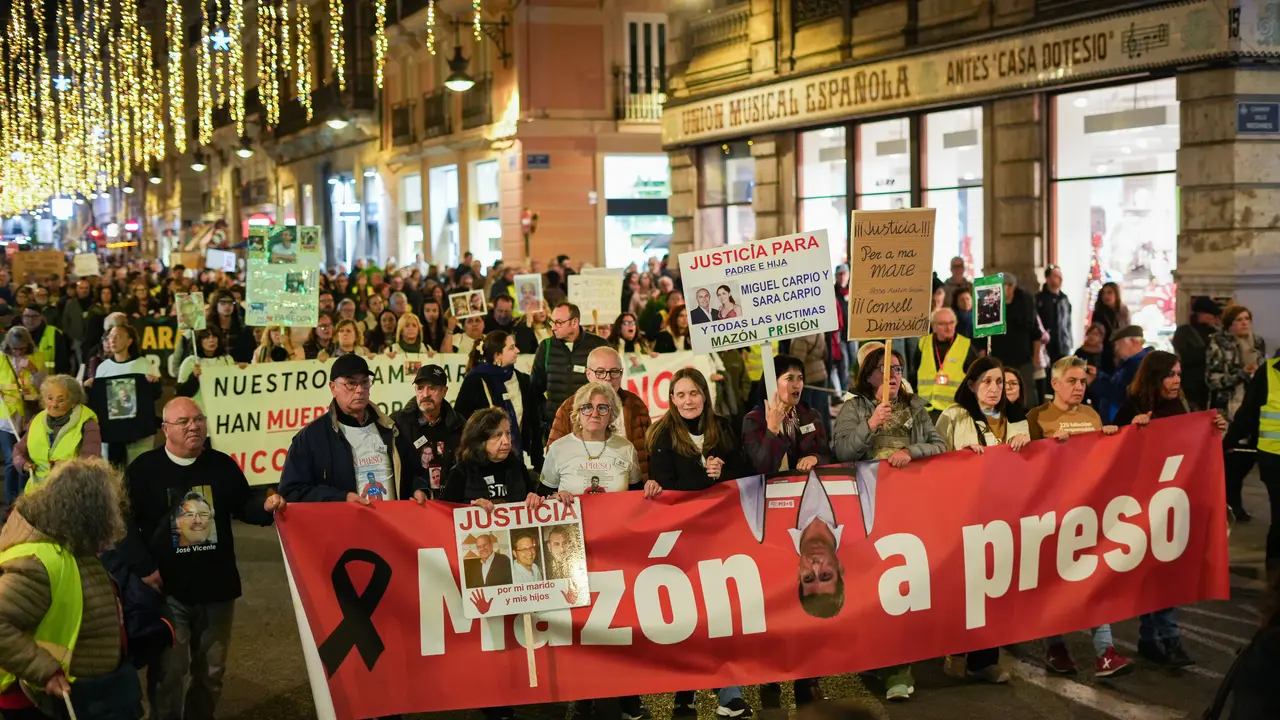 Decenas de personas durante una manifestaci&oacute;n convocada bajo el lema "Maz&oacute;n a pres&ograve;" | Jorge Gil / Europa Press