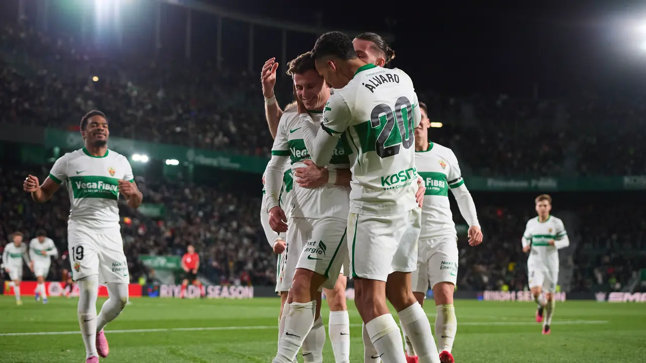 El Elche celebra uno de sus goles al Sevilla | EP